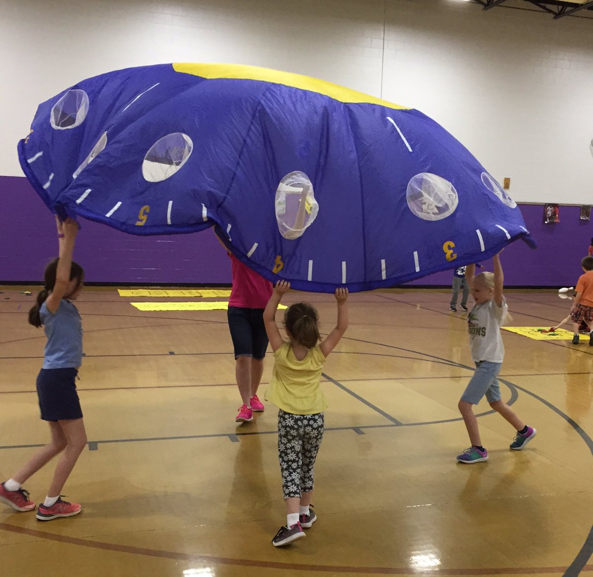 mkirkpat2's tweet photo. Thanks to our amazing PE staff for a fun-filled field day!@LuxfordES https://t.co/pmDMAvZvOP