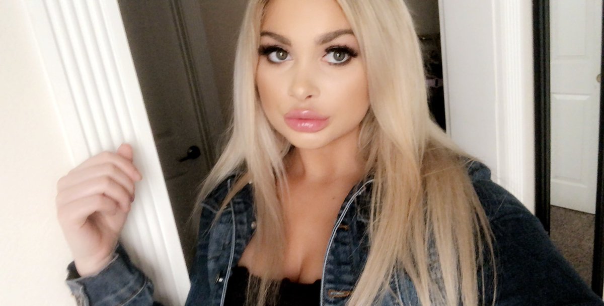 KenziePaige4's tweet image. kenzie benzie #awkwardhand