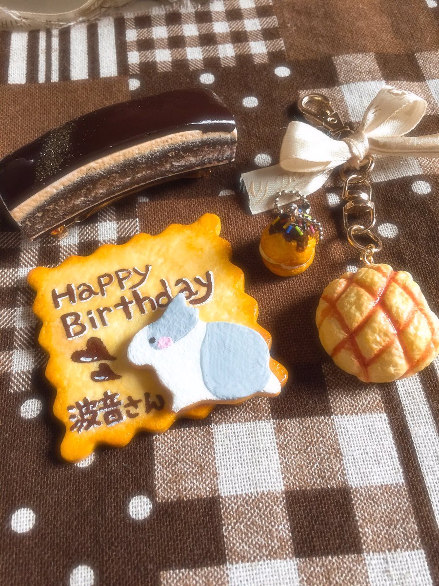 numapontan's tweet photo. リクエスト品完成😌

#フェイクスイーツ #樹脂粘土 #オペラケーキ #バレッタ #かじりかけメロンパン #ストラップ #シュークリーム #うさぎ #ハンドメイド好きな人と繋がりたい https://t.co/YVVQgncNqh