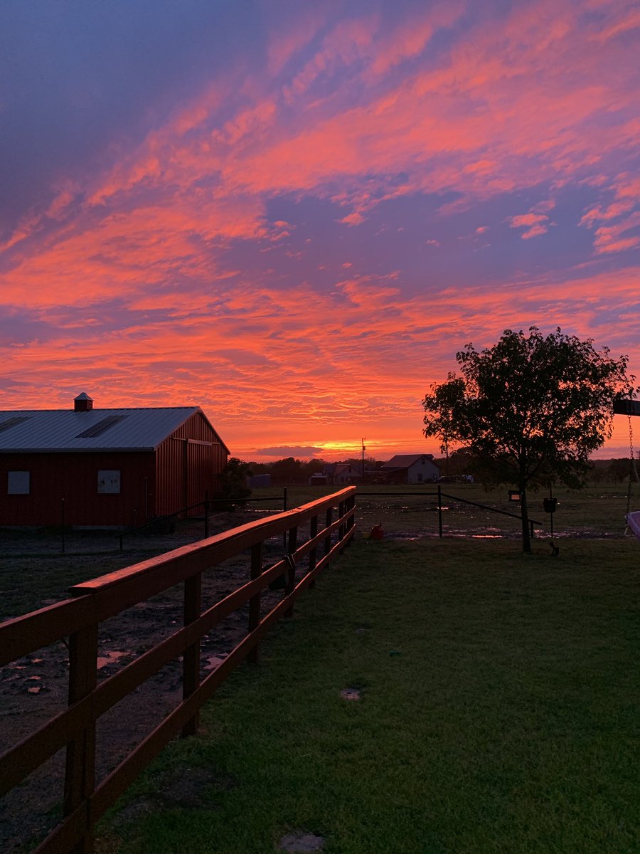 RobertRWeeks's tweet photo. At least the day ended well in Celina @wfaaweather https://t.co/FGnP27AQqP