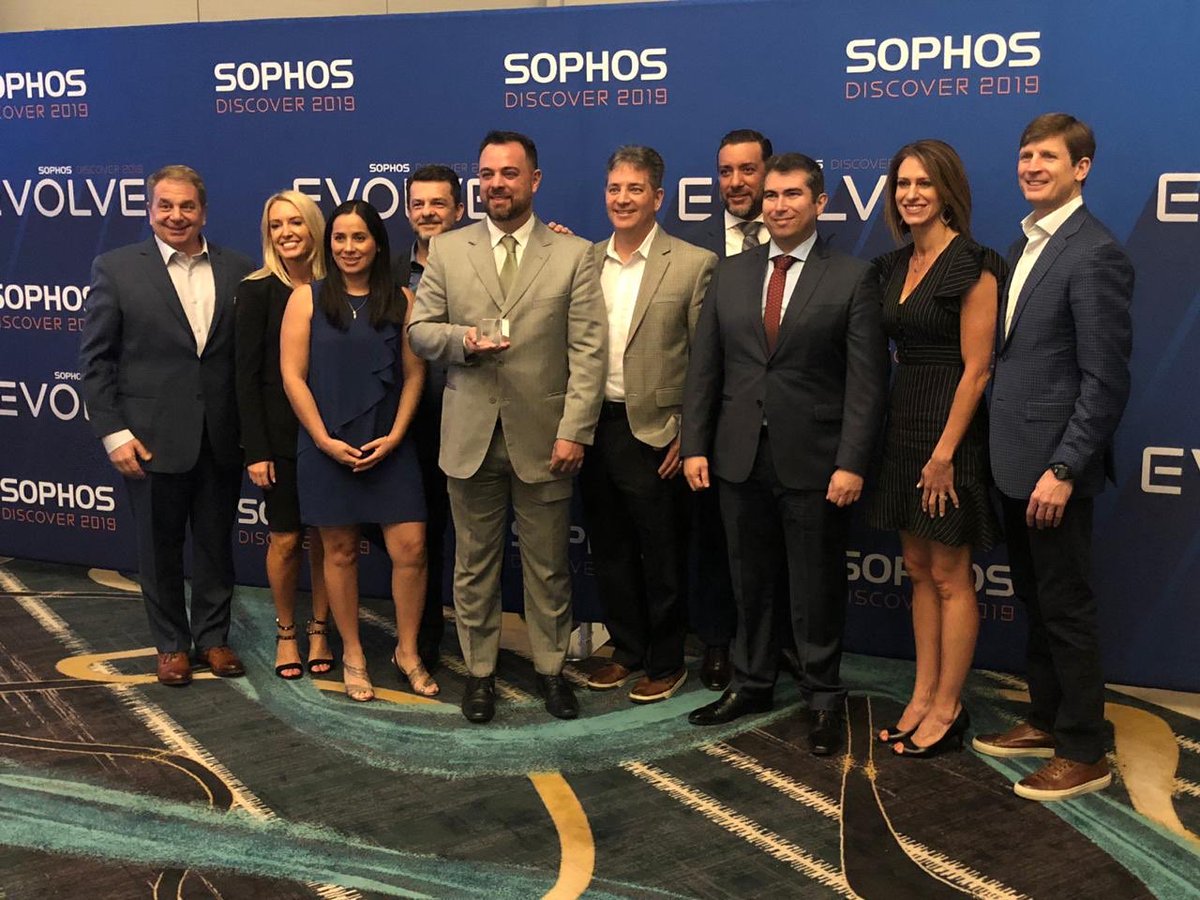 SophosLatAm's tweet image. Parceiro do ano Latam - ViaConnect @alex_viaconnect @TabajaraMarcos @marialemajo @maclaudiaardila #sophospc #cybersecurityevolved @krishagerman #sophoslatam