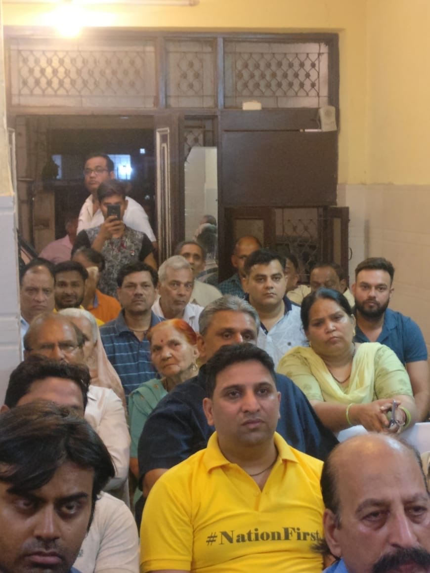 CASARVESHMAHAJN's tweet photo. Large meeting of 150 volunteers  of Virender-Shiv Ngr of Janakpuri Assembly 4 #ModiDobara. team of ten volunteers formed at Booth No.56-71 with target of 100% voting 4 #NamoAgain. Everyone committed to devote 2 to 4 hours daily for this cause. 
Revert 4 joining #FriendsOfNamo https://t.co/LtdRZFMcLN