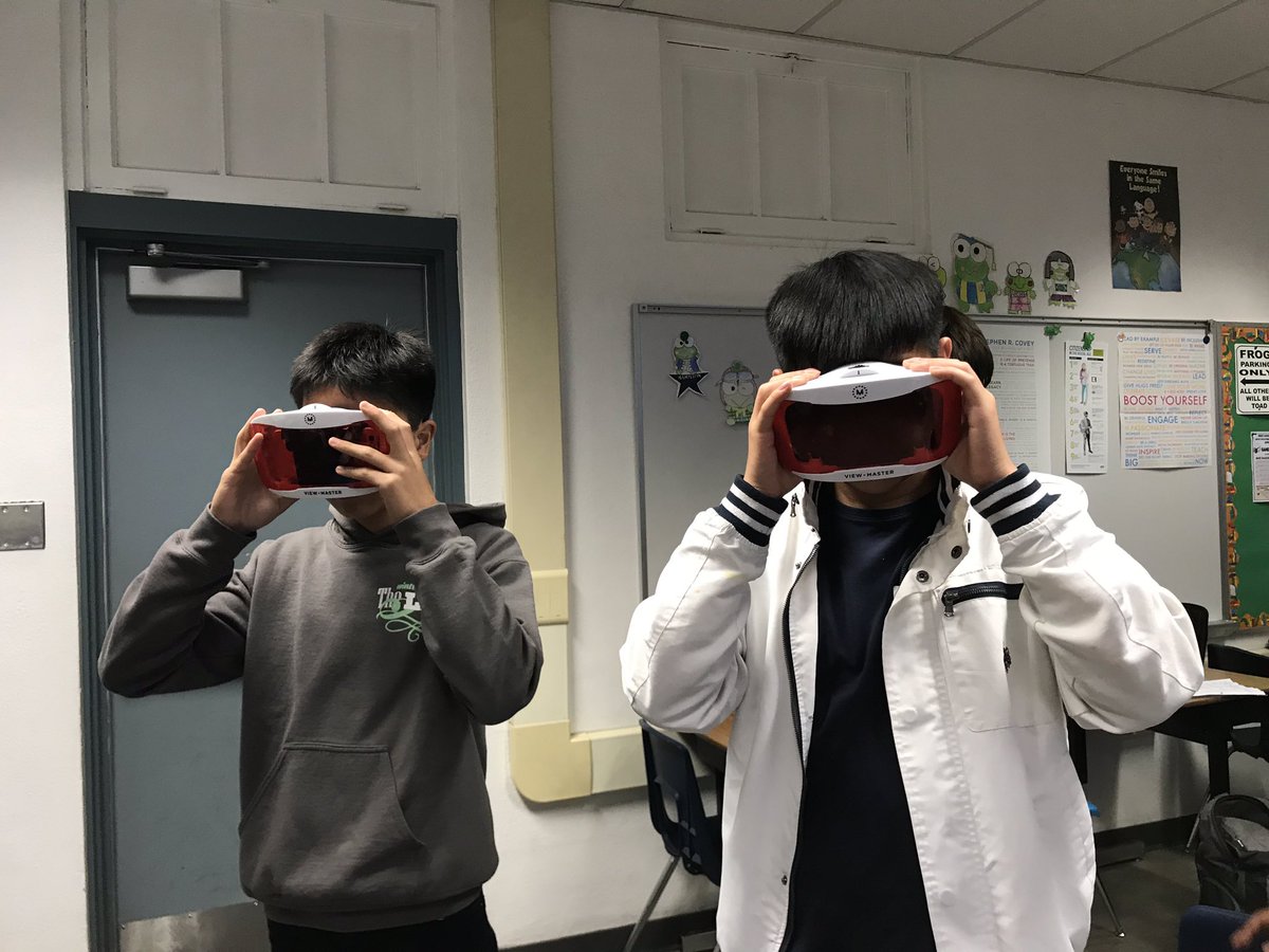 HistoryFrog's tweet photo. What a fun day! Thanks Keeping Keeping History Alive Grant @azusapacific for helping Bring History to Life for my Ss in #VR! #FirstAveMS #FirstAveVR @FirstAveMS @lantonha @MrsJudyNguyen @bsyvolunteer https://t.co/qIMOprgnGV