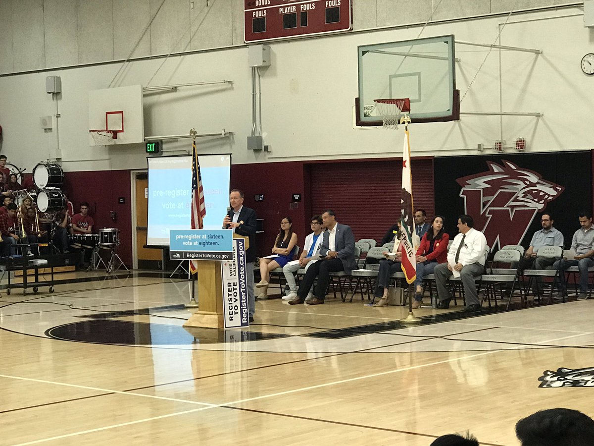 VMLeague_'s tweet photo. Great To See Superintendent Austin Beutner and Secretary of State Alex Padilla at Van Nuys High School Today to tell them about the Importance of VOTING ! #PreRegisterToVote #GoWolves @AustinLASchools @AlexPadilla4CA @Vnhs8893 @LAUSD_LDWest @UTLAnow https://t.co/jXgbCHIRfO