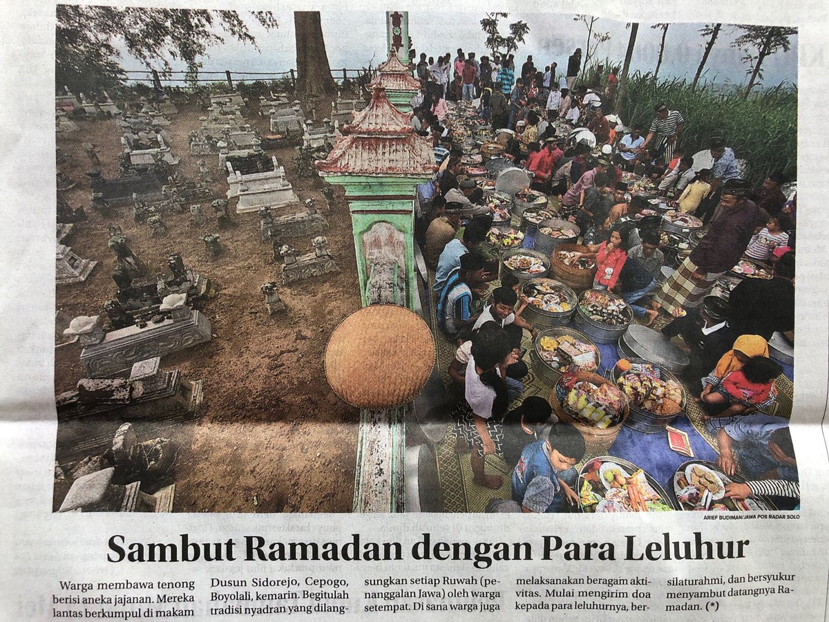 Yusrilihza_Mhd's tweet photo. Tradisi sangat unik kaum Muslimin di Jawa Tengah menjelang Bulan Suci Ramadhan. Semoga barakah Allah SWT tercurah kepada mereka semua. https://t.co/dKg8PtNCDx
