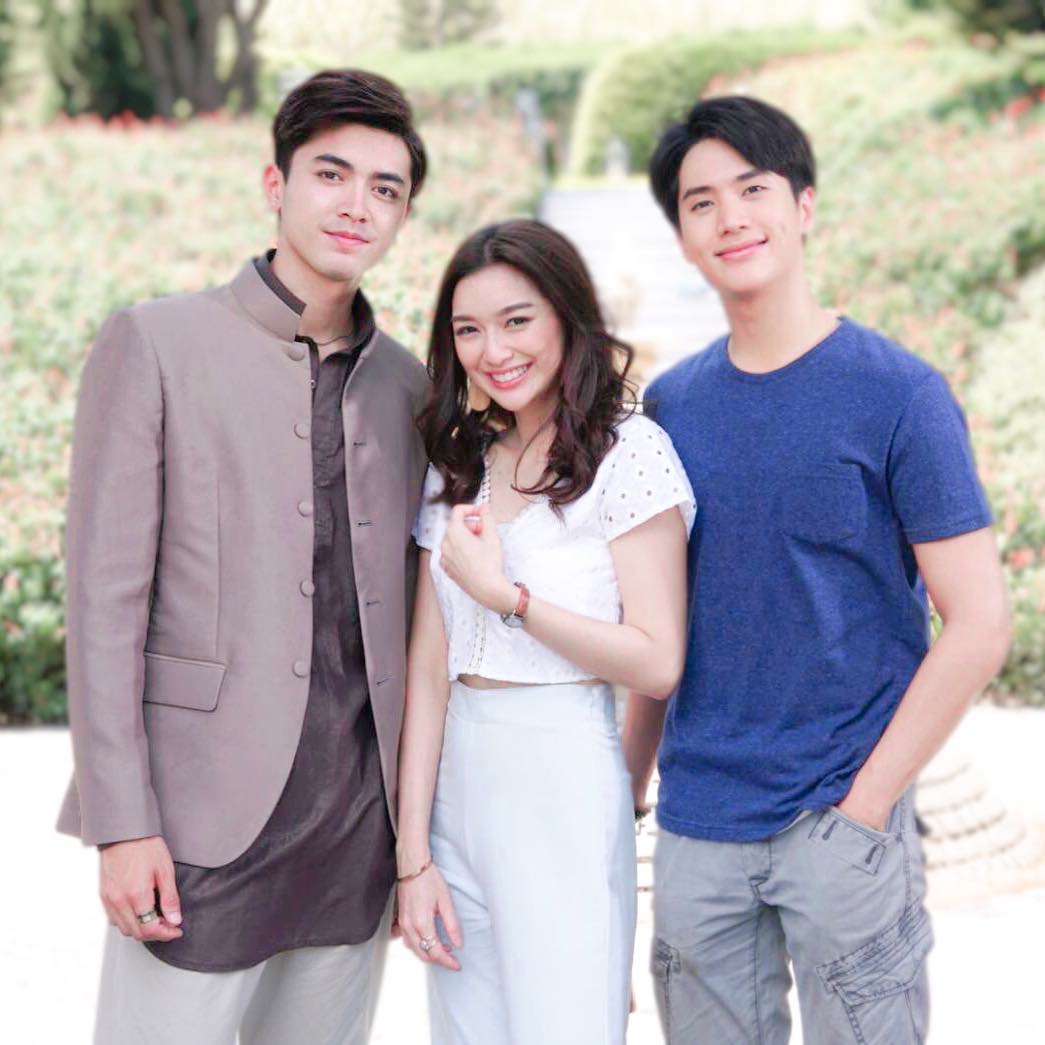 แจกยิ้มหวานดับร้อน จากกอง #ฟากฟ้าคีรีดาว  #ภณณวัสน์ #อินสาริน #น้ำหวานภูริตา #เป่าจินจง #fakfahkeereedao #paujinjong #ch3thailand #ช่อง33 #ช่อง3 <a href="/PonNawaschLuv/">Pon💙FC</a>