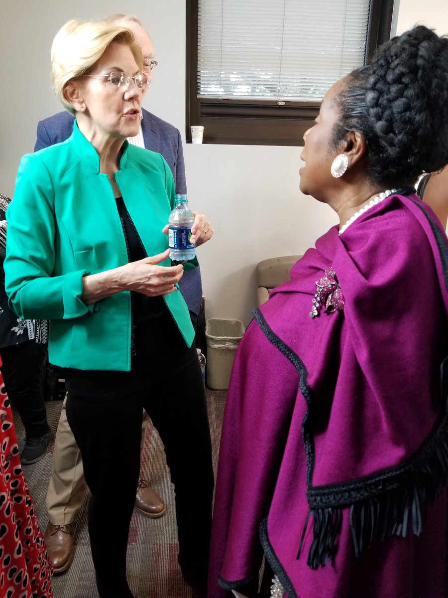 JacksonLeeTX18's tweet photo. Welcoming the 2020 Presidential Candidates to the #SheThePeople2020 Debate. https://t.co/f85PdWmwyJ