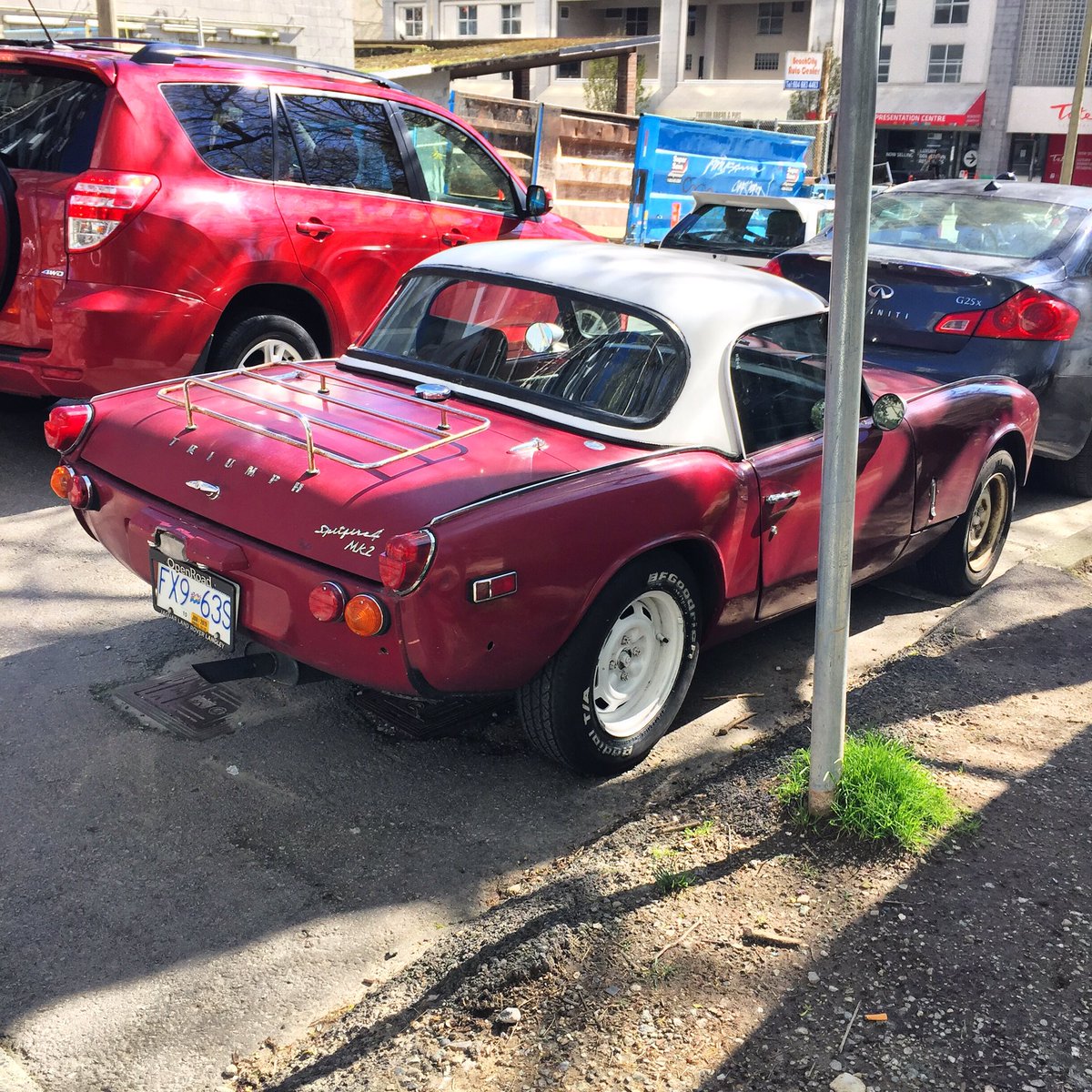 triumph spitfire 🇬🇧
.
. 
.
#classic #classiccar #british #britishcar #oldschool #hardtop #triumph #triumphspitfire #spitfire #spitfiremk2 #roadster #classicroadster #tagtheowner #carsofvancouver #vancouvercars