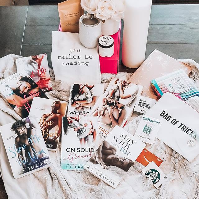 ★ AL Jackson and I have teamed up to bring you a MASSIVE release day giveaway! Trust me, you want this prize pack! 
Enter rafflecopter: bit.ly/2URh4xs
Share, tag, shout it from the roof tops! I hope you win! GOOD LUCK!