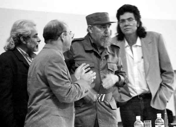 #13Bienal “Lo primero que hay que salvar es la cultura”, decía Fidel.
#BienaldelaHabana #CubaEsCultura