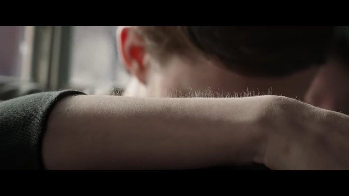 Мурашки надпись. Мурашки мем. Почему мурашки по коже. До мурашек по коже. Страстные поцелуи в шею.