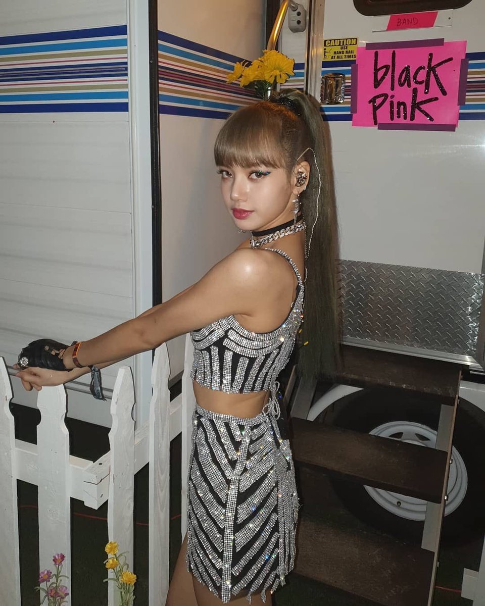 lisa pics tweet media