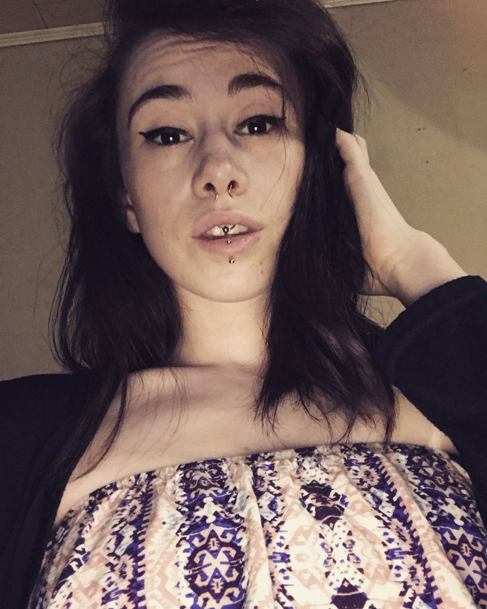 OceanRra's tweet photo. Happy birthday to me, i got a new piercing 🎶😍🔥 https://t.co/rc5zayTgs2