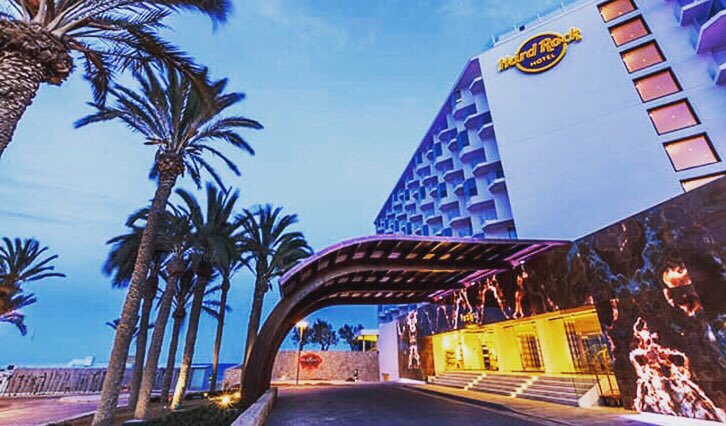UkYugo's tweet photo. 💥Hard Rock Hotel Ibiza, Spain💥
Experience Ibiza’s most fabulous hotel,why not treat yourself to a holiday fit for a celebrity. Stunning beaches, luxurious pools and parties that will leave you star-struck! What are you waiting for? 

#hardrock #ibiza #yugo_uk https://t.co/DOovS3gd88