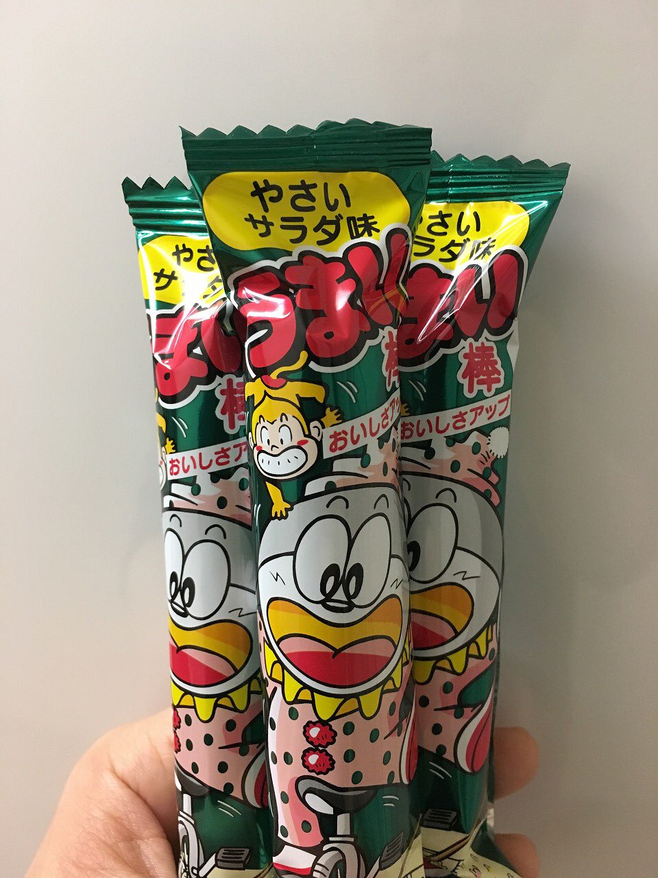 アイスマン虎男 昨夜のお菓子は うまい棒のやさいサラダ味を食べた ほどよい塩分とサクサク食感で 凄く美味しかった これって サラダの味じゃなく サラダ油の味って事なんだよねー T Co Hcrwkw9xzb Twitter
