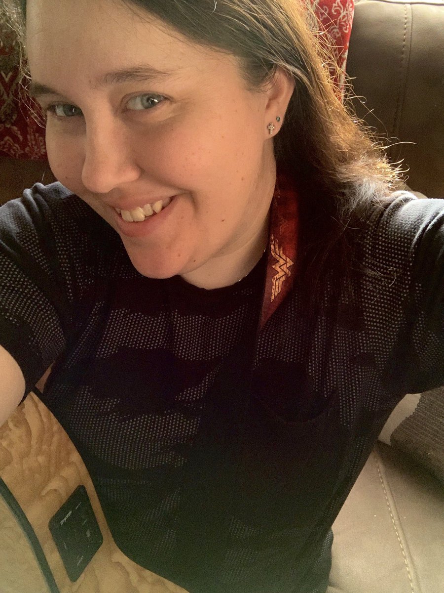 Nicole1991R's tweet photo. Cloak: super comf for aspiring musicians also!! @cloakbrand as a t shirt connoisseur, my 2 cloak shirts are my favorite! #cloakforgood #hiddeninplainsight https://t.co/FE4Q7Qxz2A