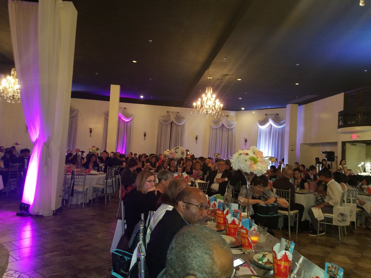 BledsoeTy's tweet photo. Great celebration of charity & empowerment at The Source of Hope's annual Gala tonight. TSOH serves 3,000 monthly hot cooked meals to the homeless in Dallas & Collin Counties. #TheSourceofHope #SavingLives #ATTImpact https://t.co/Lv2tJ7HLpx