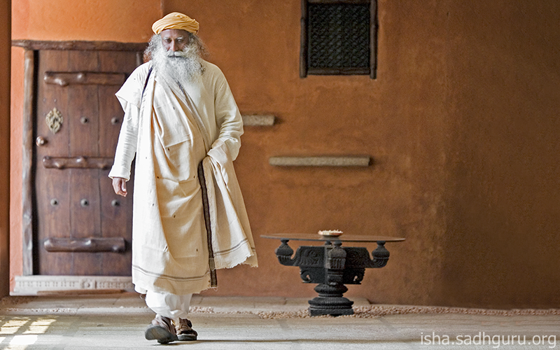 SadhguruJV's tweet photo. What you do should not define who you are. Who you are should define what you do. #SadhguruQuotes https://t.co/qPqHujYvrU