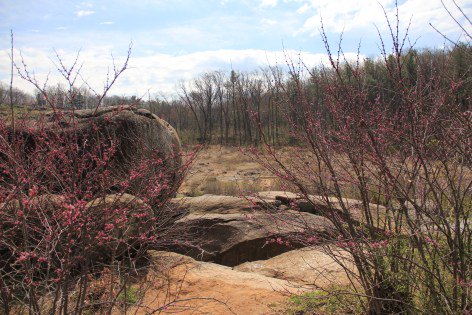 CafeSpook's tweet photo. The Devils Den in Gettysburg, Pennsylvania, is one of the most #haunted spots on the battlefield. It had a reputation of being haunted even prior to battle of Gettysburg. Native Americans say that a battle took place there  years earlier, earning the name “Devil’s Den”. #History https://t.co/yY0FGdI3uX