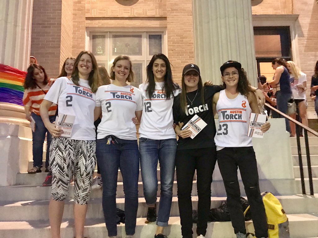 atxtorch's tweet photo. Thanks for coming through, @AbbyWambach ! Now that we know Austin is one of your favorite cities in all the land... (she said, not us!) come back for our home opener April 27th! We’ve got tix for the whole fam!! 🎟🐺🥏⚽️🔥🗽 https://t.co/Dj57B6eMCu