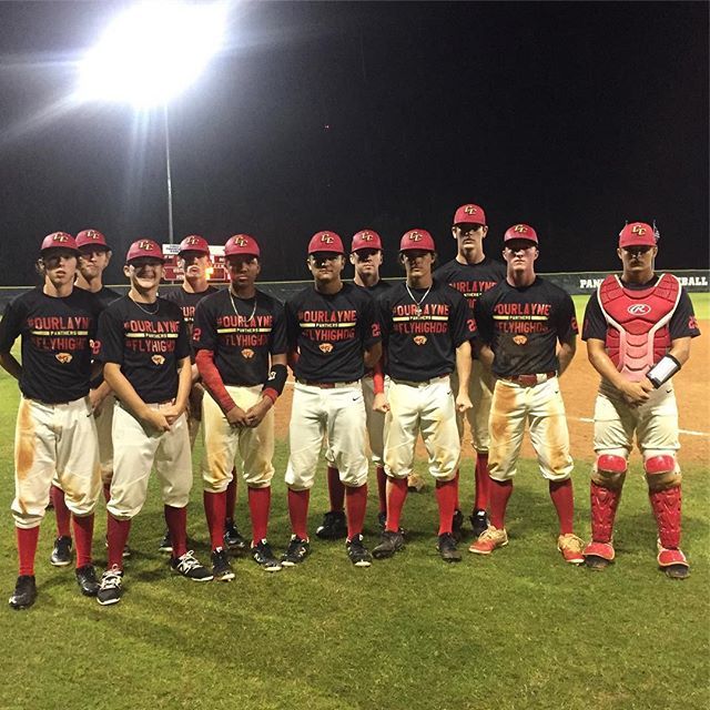 CaneyCreekHS's tweet photo. Creek Varsity Baseball defeats New Caney 5-1 in game dedicated to #ourlayne and #flyhighdg https://t.co/dxDZtTNjFa https://t.co/ePlmceCYS2