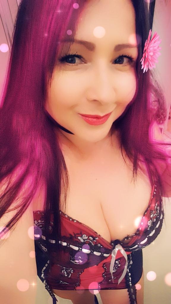 dvel86's tweet image. I'm wearing this filter tonight it matches my dress 💗