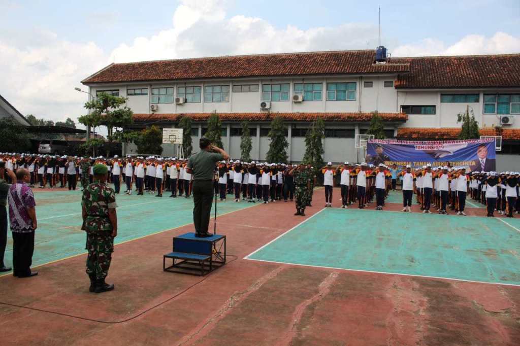 barbatopdesain's tweet photo. Dandim 0613 Ciamis Tutup Kegiatan PPBN SMKN 1 Kawali https://t.co/d7q5mcX9Ll https://t.co/gwqy4YLzHs
