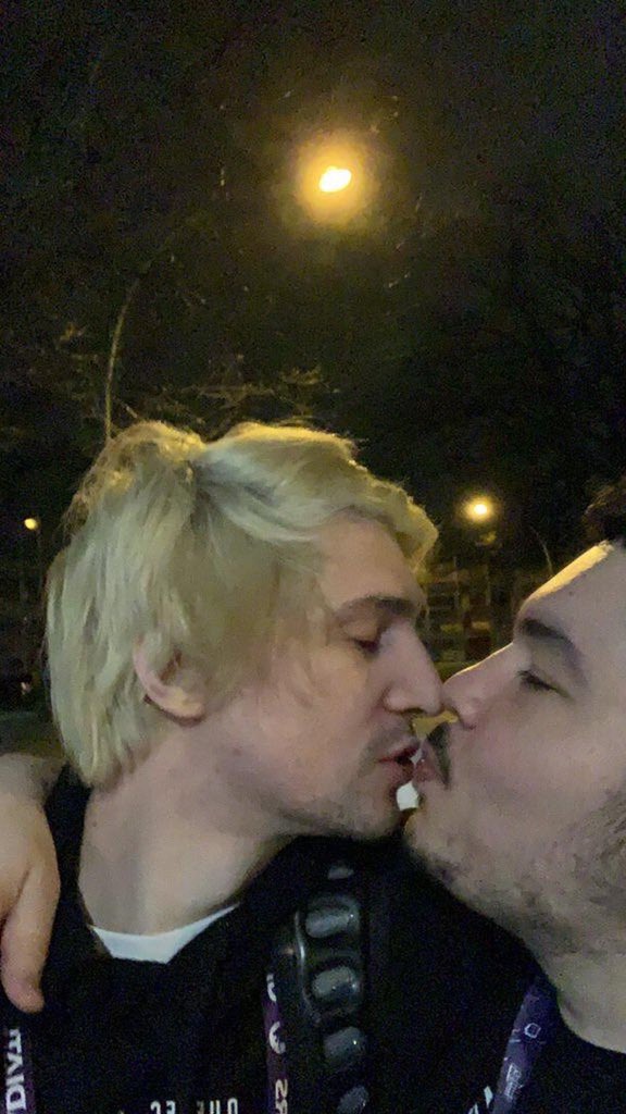 kujojojo1's tweet photo. @TSM_Myth I didn’t know ninja kissed a guy https://t.co/un4gYo9ieL