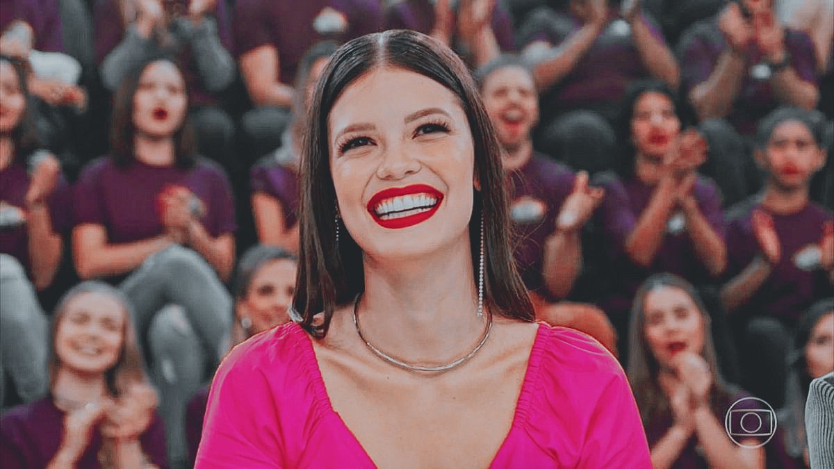 FerrariStrada's tweet photo. GENTE COMO ASSIM A VITORIA STRADA TÁ NO HOSPITAL?
 DISSERAM QUE ELA SOFREU UMA FRATURA NA COLUNA POR CARREGAR TODA A BELEZA DO MUNDO NAS COSTAS... https://t.co/j6lU4LKFyP