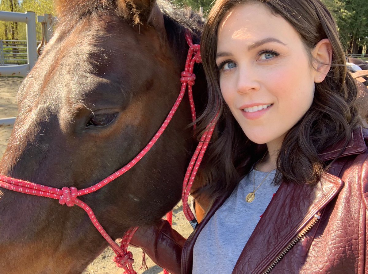 erinkrakow's tweet photo. Starting a new 🎥 with an old friend 🐴 https://t.co/oxna5ORuTn