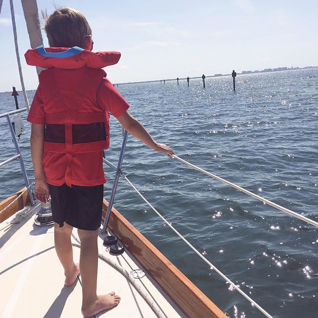 CompassCalling's tweet image. This kid has the “one hand on the boat at all times while underway” rule down pat. Why does he have difficulty following the rules repeated at home every day?! 😭
.
.
Do your kids turn into different people on vacation? Is it for the better or worse?!… bit.ly/2v33acc