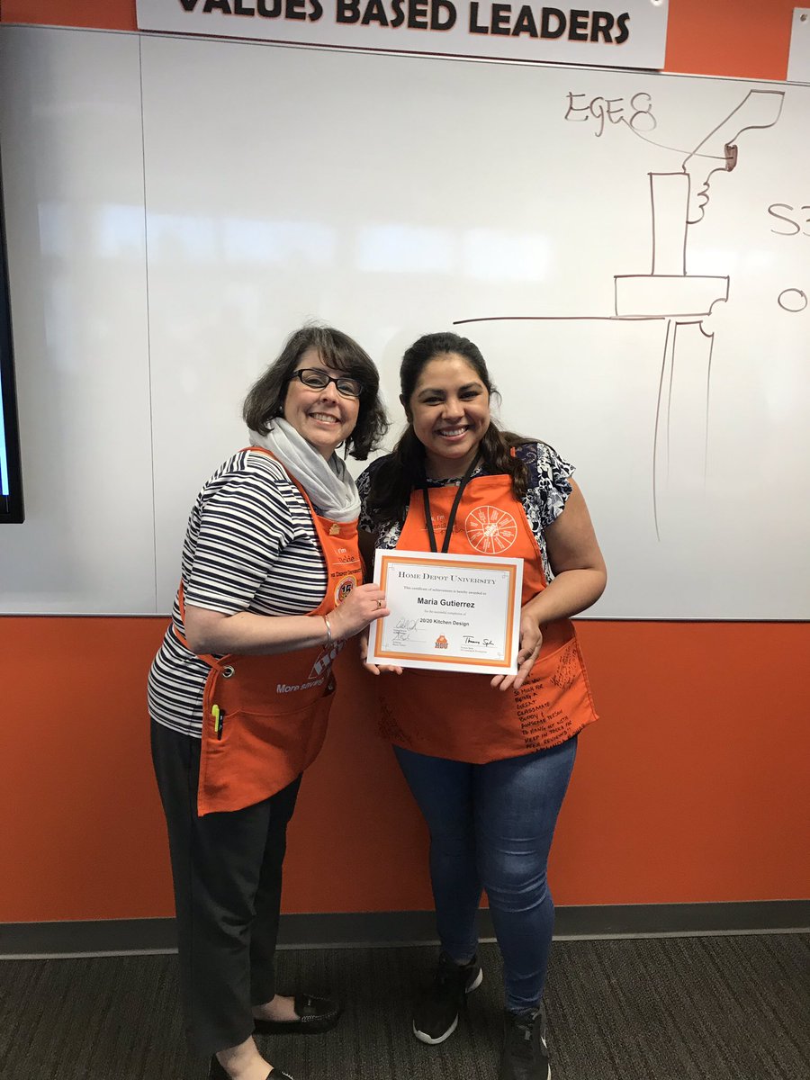 Maria_4714HD's tweet photo. It’s official I’m a HDU graduate. I’m so excited to start practicing all the good stuff I learned this past week. Once again Thank you so much for the opportunity I’m so blessed @ChrisB_d198 https://t.co/lHmFDUhVzY