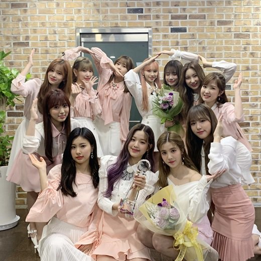 IZSUBS's tweet photo. [TRANS]

190413 Article about Violeta 4th win 

Translated by: @eunbiz2703 of IZSUBS 

#Violeta4thWin
#IZONE #아이즈원 #アイズワン

https://t.co/FPlt2vZopK https://t.co/3vTu43h2Kq