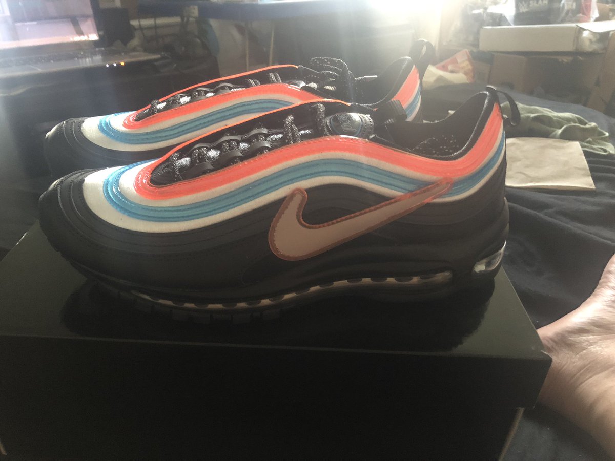 obey_808's tweet photo. My nike airmax 97 neon seoul came in. Looks sick in person! Mahalo Nike with the fast shipping! #nikeonair #neonseoul #earlycop @Heskicks @tomstefaniuk @ToNYD2WiLD @QiasOmar https://t.co/46N51Zo5Jz