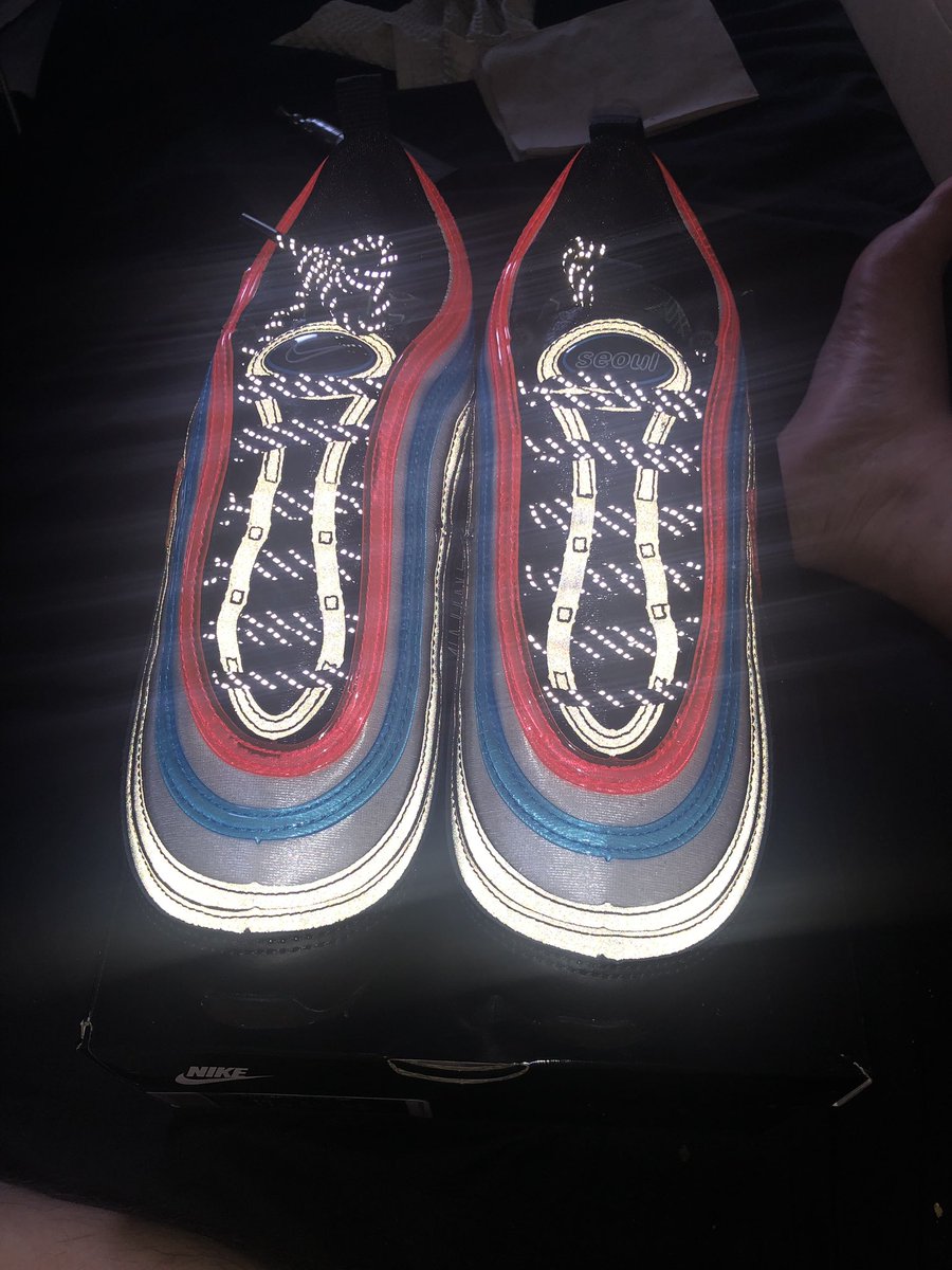 obey_808's tweet photo. My nike airmax 97 neon seoul came in. Looks sick in person! Mahalo Nike with the fast shipping! #nikeonair #neonseoul #earlycop @Heskicks @tomstefaniuk @ToNYD2WiLD @QiasOmar https://t.co/46N51Zo5Jz