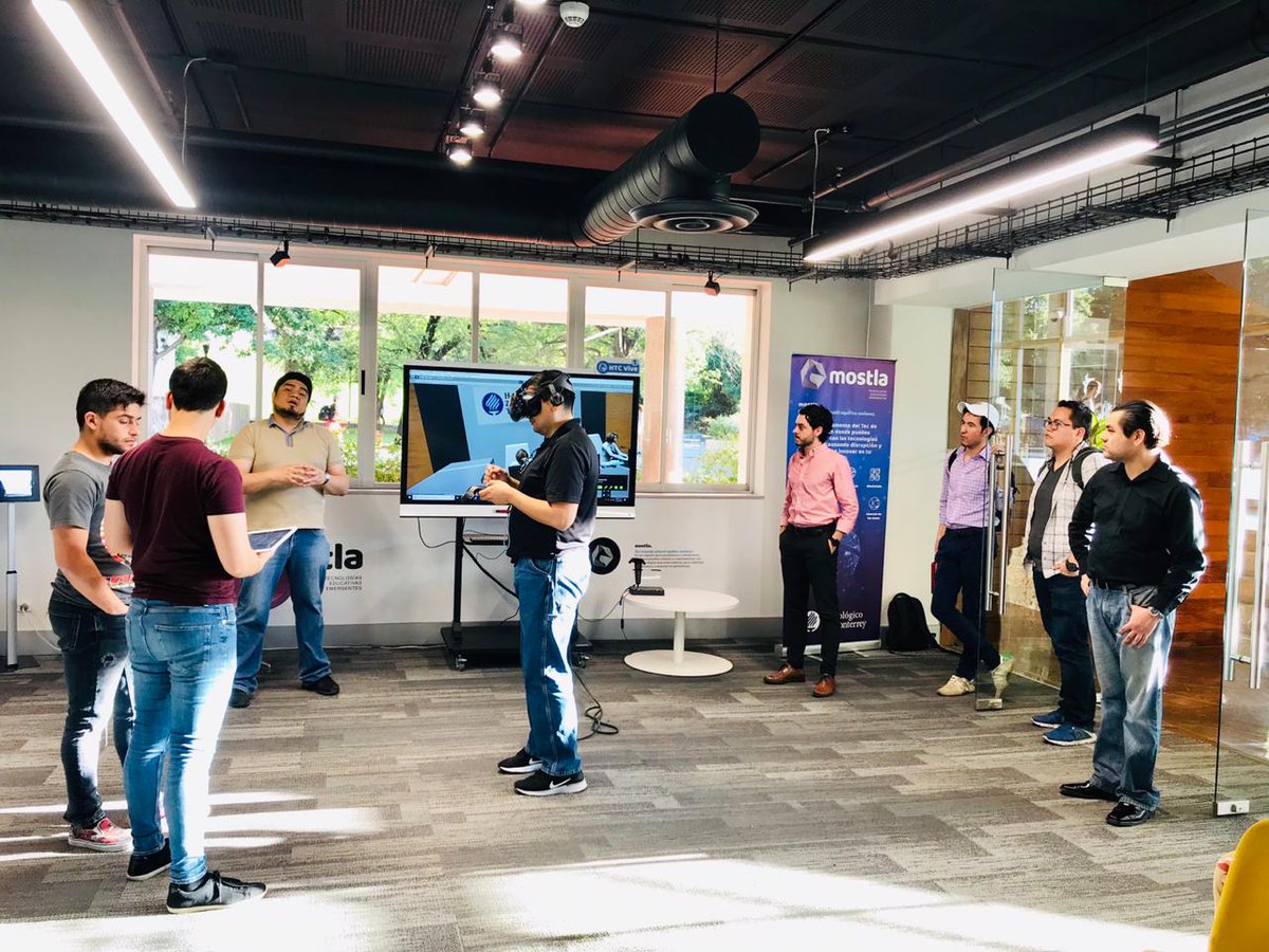 egade's tweet photo. Así vivimos nuestra visita a #mostla, un espacio en donde nuestros alumnos del club de emprendimiento experimentaron diferentes tecnologías que se están utilizando en proyectos de innovación. ¿Te vas a perder la siguiente? https://t.co/BKvrsAyjbV