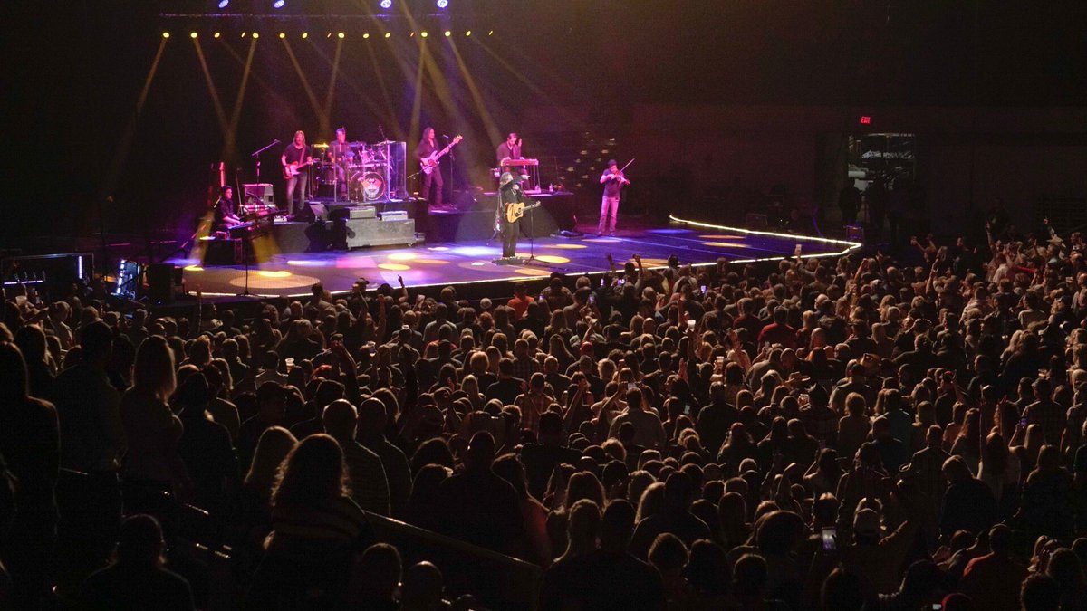 What a night in Charleston, WV! I can’t express my gratitude enough to all the loyal fans who still pack into our shows after all these years!