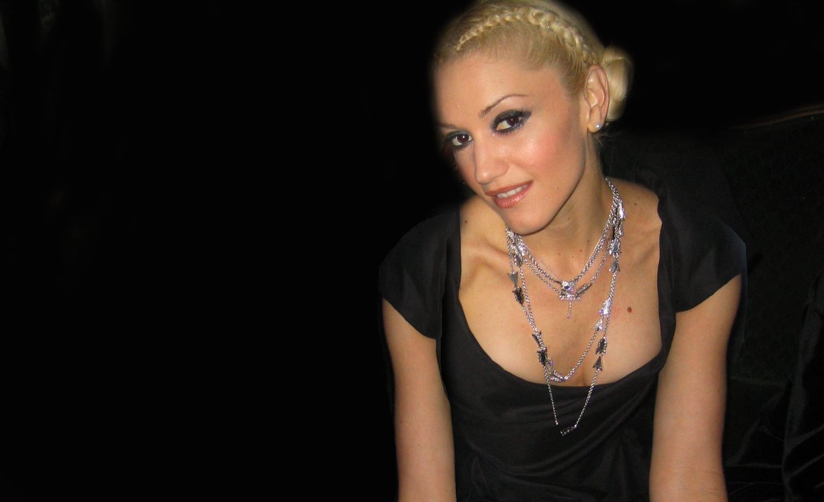 Nicole on X: 📸 March 1st 2005 II Gwen attends Vivienne Westwood's Diamond  Party [added x11 HQs, now totals 46] t.coR0iaeljO8G  t.coOMzGwbdJWI  X