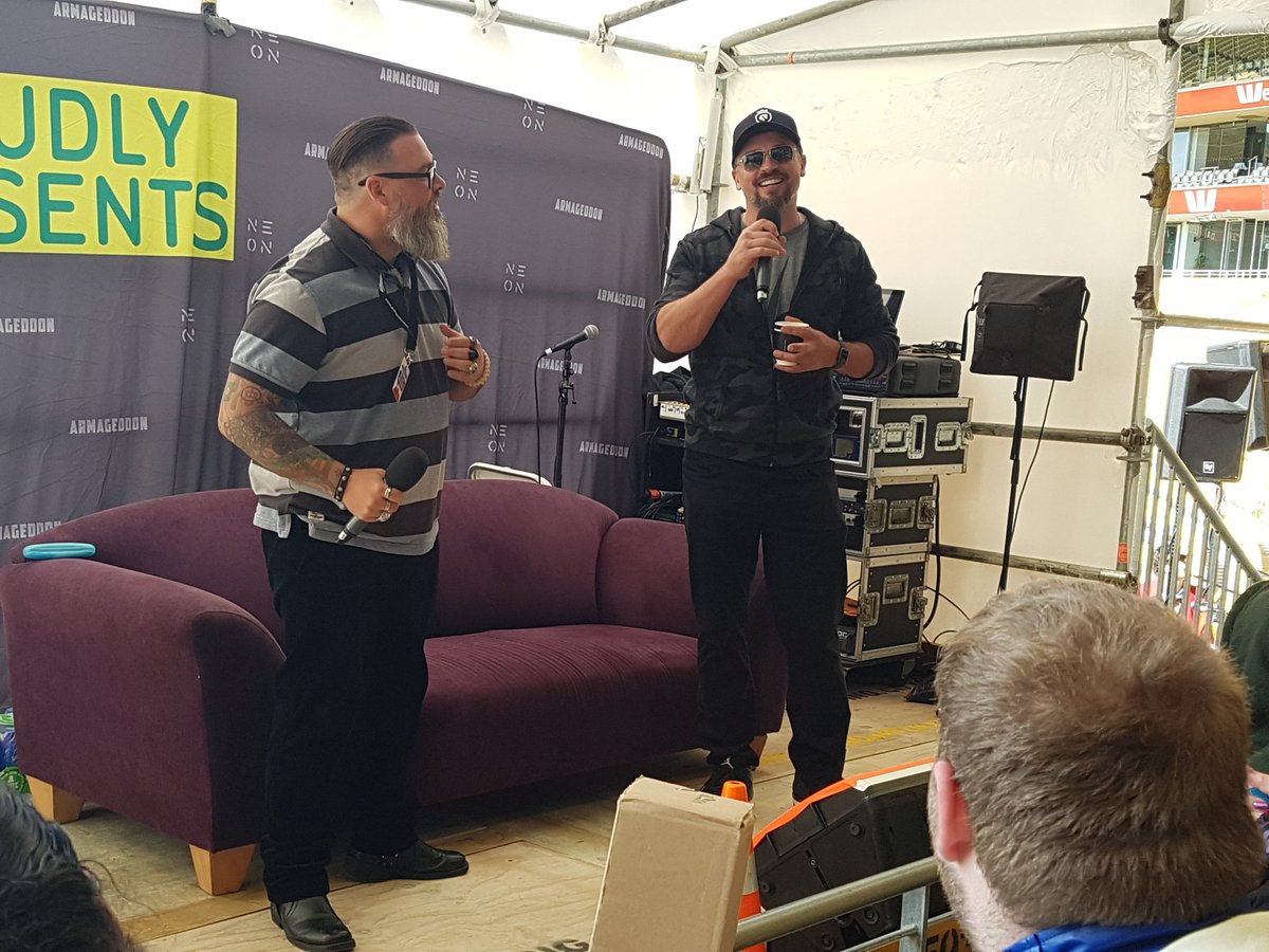 HanzFreller's tweet photo. #tomwelling during his #Smallville/#Lucifer panel @Armageddonexpo . He is such a nice guy! #superniceguy https://t.co/l7kSGF3Vff