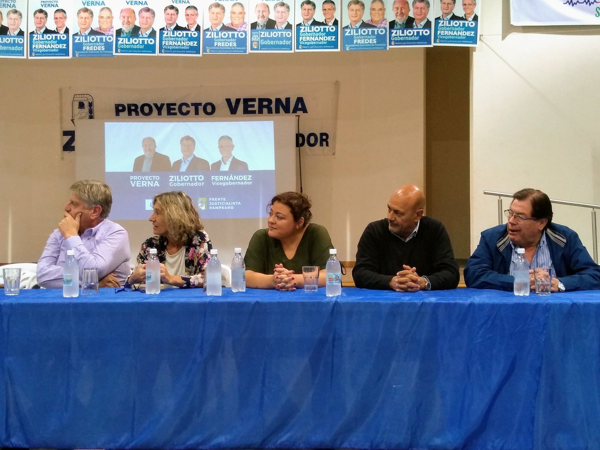 DeluMelina's tweet photo. Acompañamos a @ZiliottoSergio en Speluzzi con la Presentación de la Plataforma Electoral.
La Pampa es y seguirá siendo Peronista✌️
#PresentaciónPlataforma
#FreJuPa
#ProyectoVerna
#Ziliotto2019
#LaCampañaEsHoy
#Speluzzi
#LaPampa https://t.co/KA9adFnUqZ