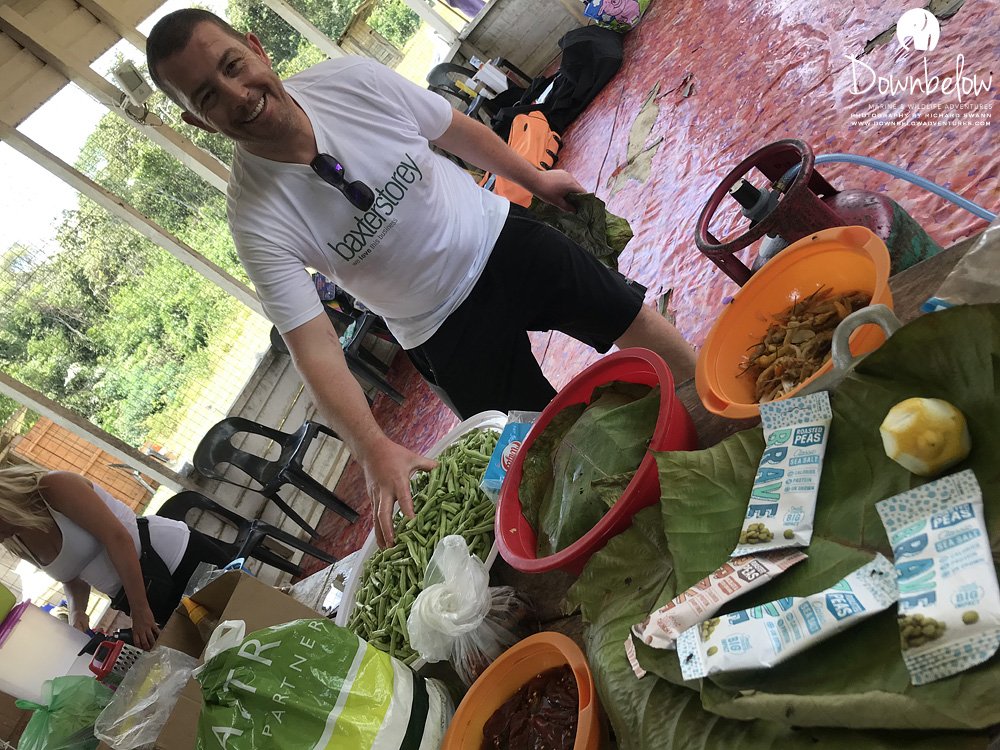 divedownbelow's tweet photo. Celebration food with a feast prepared by the #UK participants for the entire village! #SchoolBuildProject #CommunityProject #ecotourism #Sabah @divedownbelow https://t.co/qJmV0SGfb6 https://t.co/1AeCsE5uf2