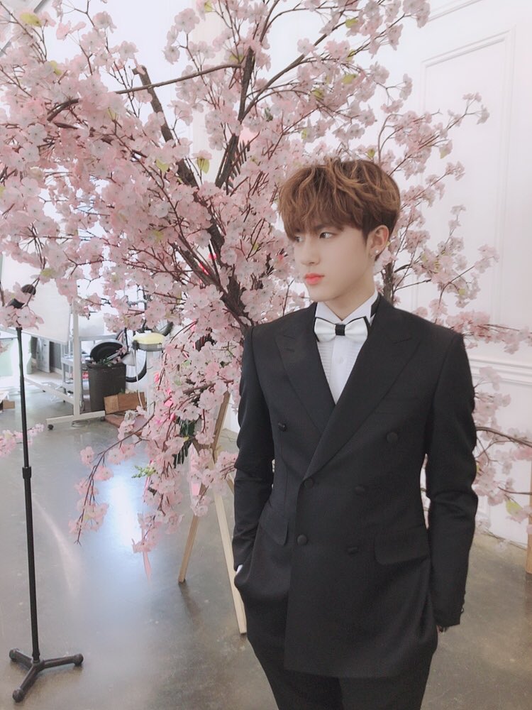 WE_THE_BOYZ's tweet photo. [에릭] 콘뒌싱, 만들어요~~~ ㅋㅋㅋ
          Bloom Bloom 🌸

miss me? cuz i miss y’all 💕 https://t.co/EBus2U5ndF
