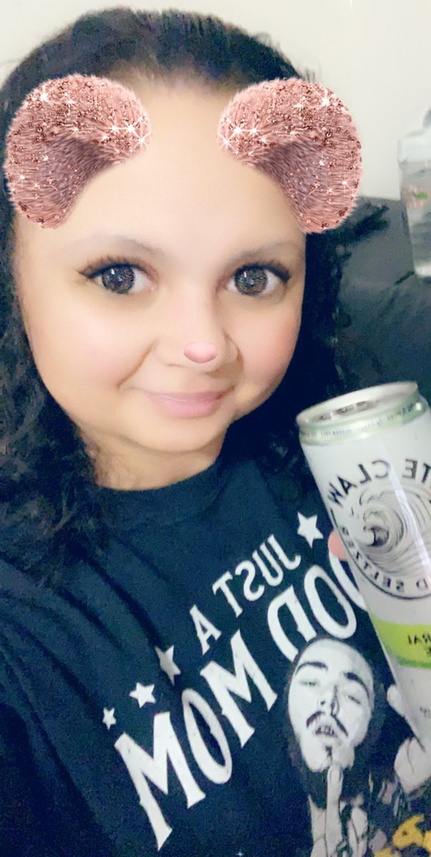 wraymm11's tweet photo. Enjoying one of the few drinks I can have on #keto. Snapchat fun plus rocking my new @PostMalone T-shirt! #Relaxation #FridayFeeIing #snapchat #PostyMom #WhiteClaw #lowcarb @rriproarin @Smitty @PostMalone @tylerpalooza2 https://t.co/K3ldAVAURm