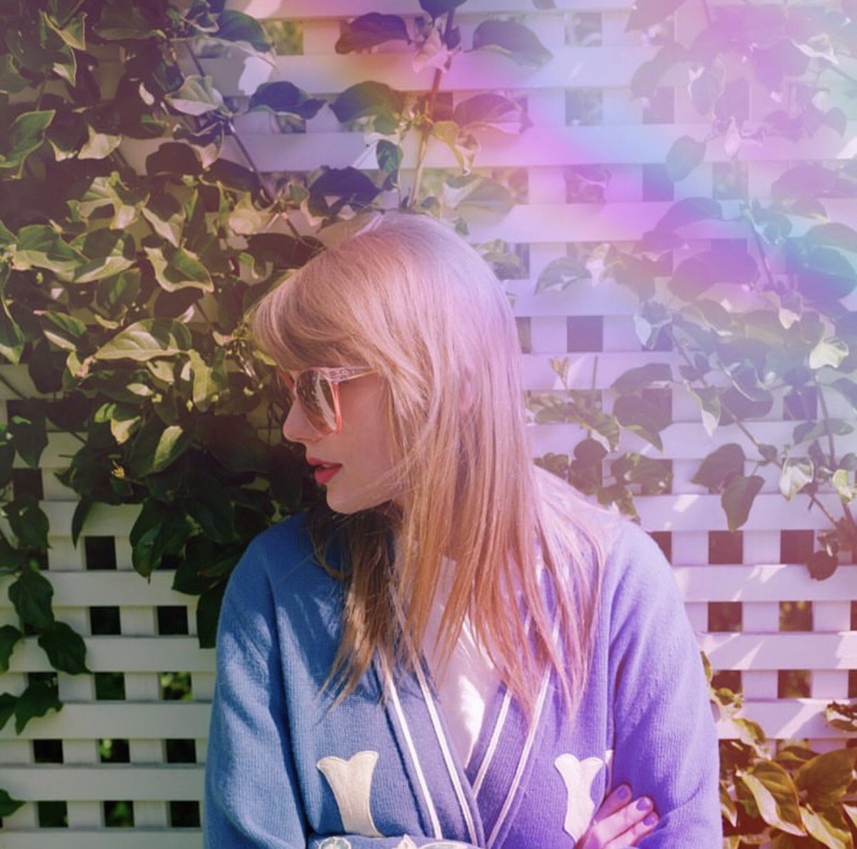 PopCrave's tweet photo. .@TaylorSwift13 seems to hint at the start of a new era as she has updated her profile picture and bio to the date, 4.26. 🌈🦋 https://t.co/ckFoBkL2pN
