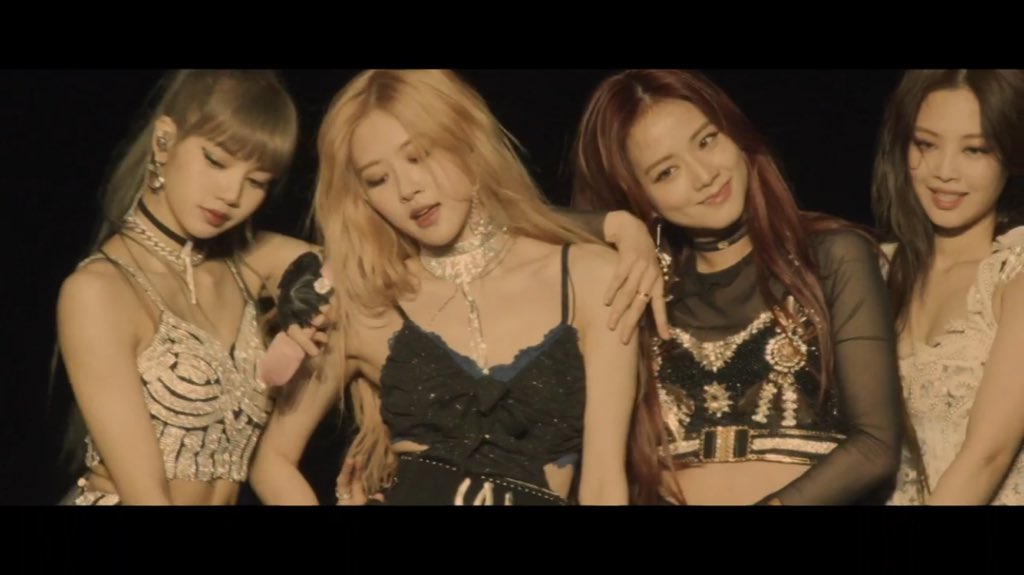 thestarlighttae's tweet photo. Blackpink is beyond Gorgeous😭❤️ Don't touch me , I love Blackpink #BLACKPINK #COACHELLABLACKPINK #lalisamanobam #lisa #jennie #rosé #jisoo #beulping #bp #killthislove #dontt #BLACKPINKxCoachella_D1 https://t.co/MC6VMziSCI