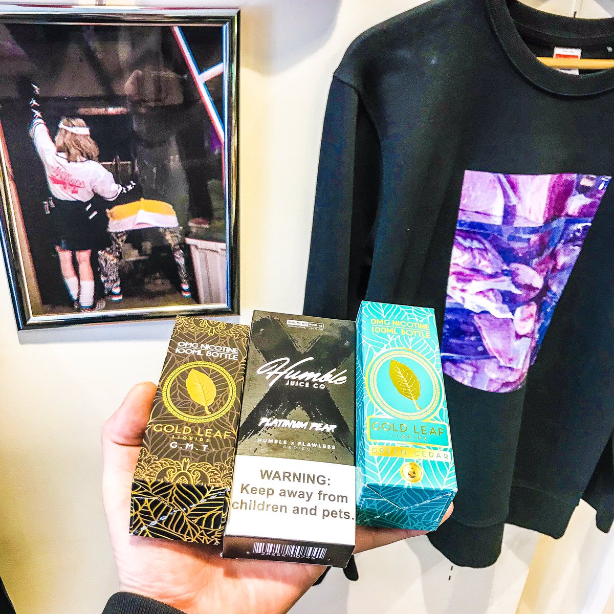 ape_koenji's tweet photo. お待たせいたしました🌞
G.M.T &amp; GreenCedar再入荷ーっ😭
そしてあの洋ナシフレーバー、少しの姿とクリーム感を変え美味しく入荷しており〼🙌🙌
ぜひともその舌でご確認を🤤
MALICE展示もあと2日な高円寺、22:00まで営業中ーっ❗️🙆🙆‍♂️
#apekoenji
#vape
#高円寺 https://t.co/BiqrbT3P7E
