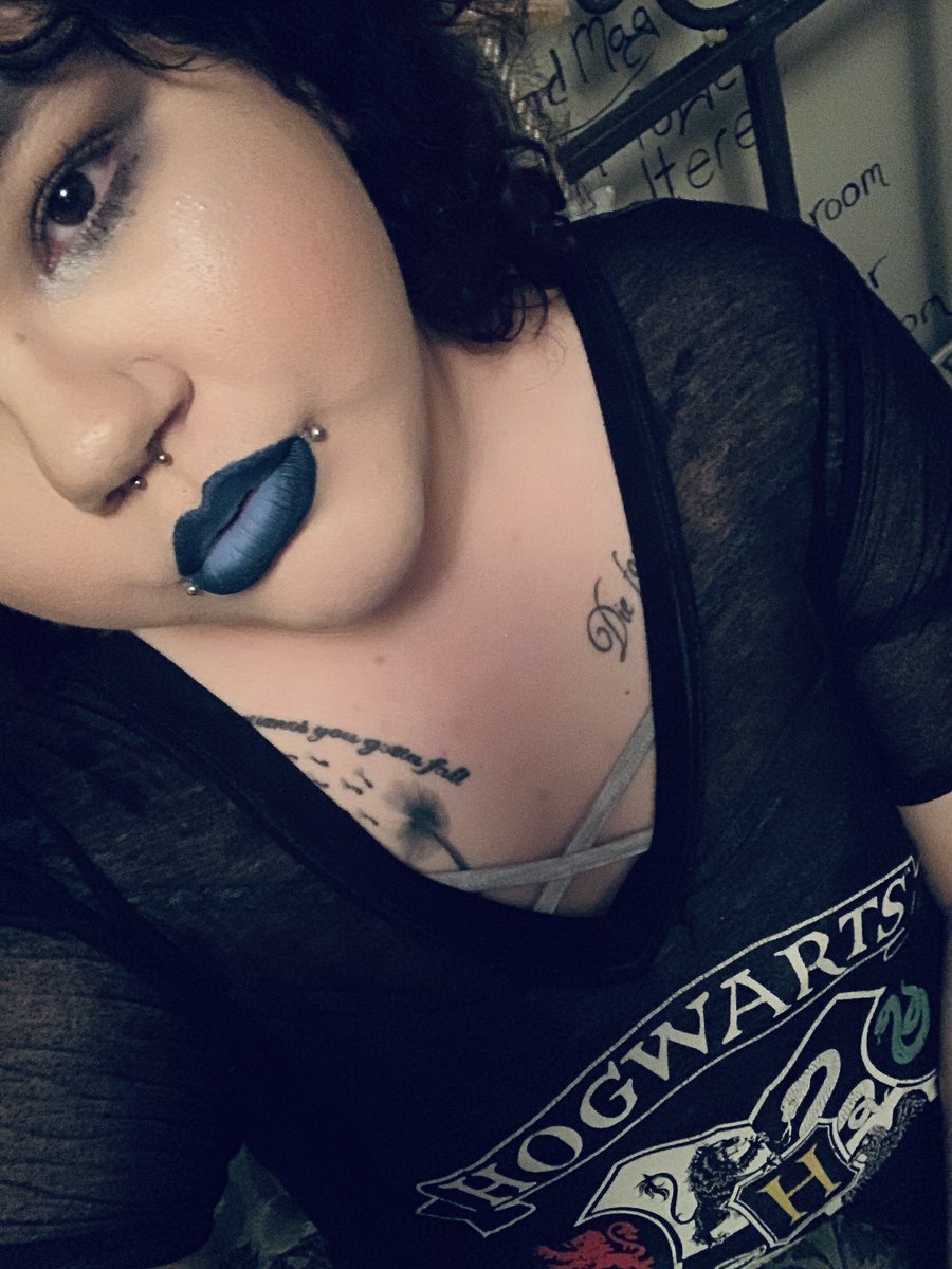 Words mean nothing when your lips are blue. #jeffreestarcosmetics #yOuReStIlLoNtHePrOpErTy #diamond #lavendersnow #velourliquidlips #skinfrost #getawaywithmurder #ombrelips #makeup  #JeffreeStarApproved