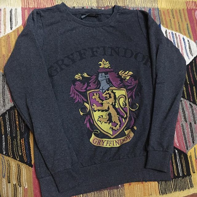 tfbowtie's tweet photo. Gryffindor sweater 🦁 
Fits size S 
RM33 exc postage https://t.co/BV4tQJhLd8 https://t.co/XUsbvTS2hY