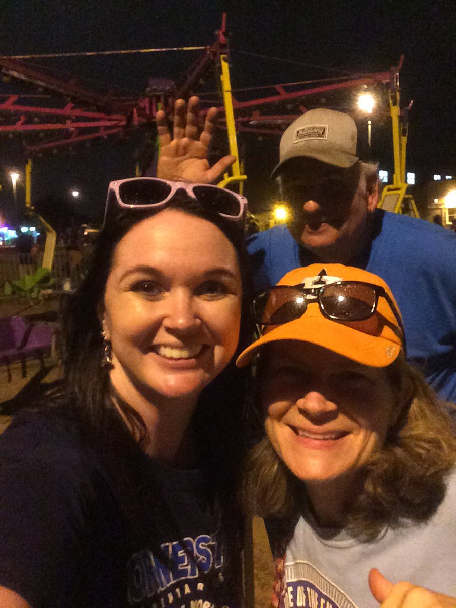 MrsCathyHeimel's tweet photo. I had a great time at CCFFN! I loved working the swing ride with @MrsMorton_CSE! Thanks @CSE_PTA! #CCFFN #CSEcelebrates @CSE_Chameleons https://t.co/CYDCPyEcfh