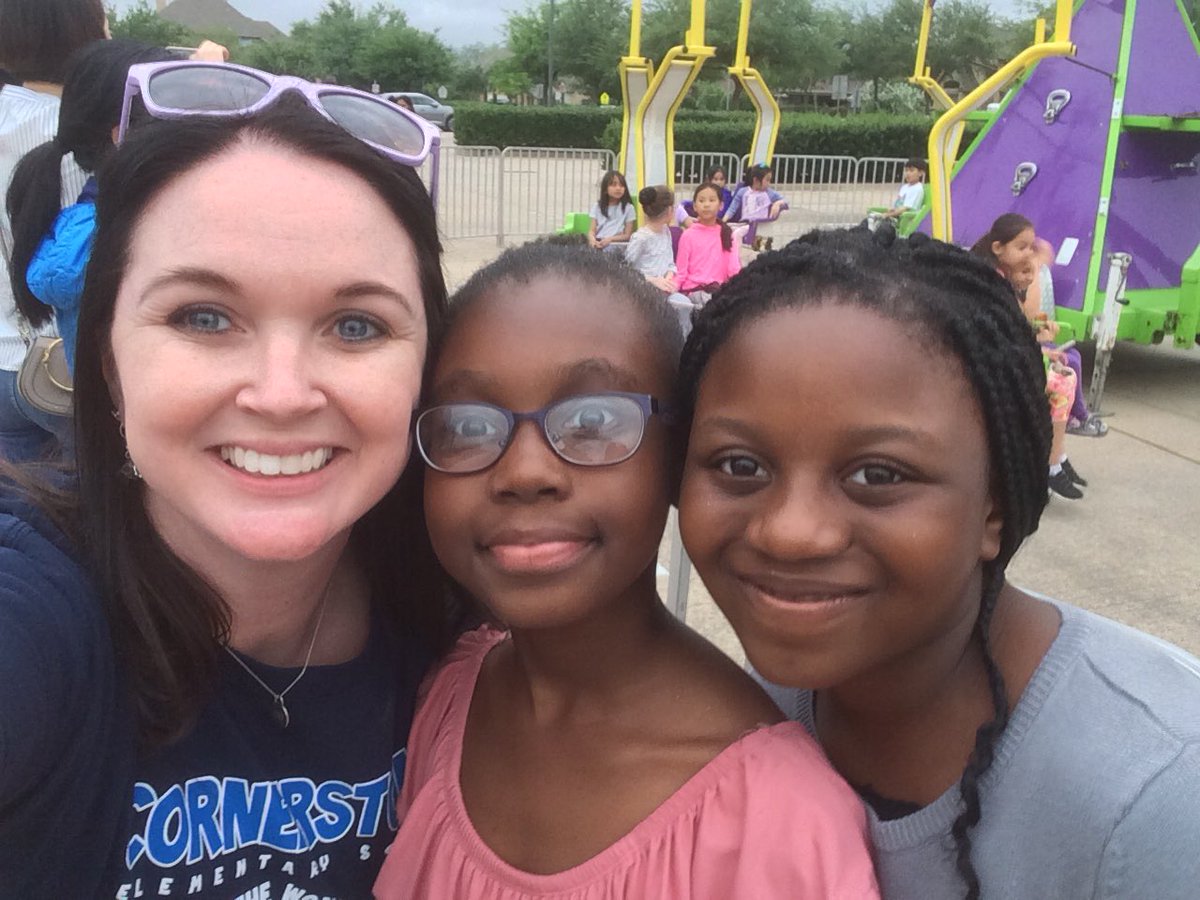 MrsCathyHeimel's tweet photo. I had a great time at CCFFN! I loved working the swing ride with @MrsMorton_CSE! Thanks @CSE_PTA! #CCFFN #CSEcelebrates @CSE_Chameleons https://t.co/CYDCPyEcfh